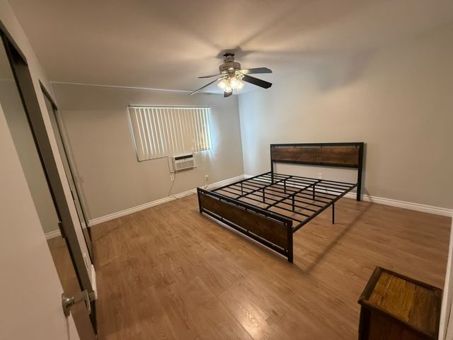 17900 Sherman 504, Reseda, CA 91335