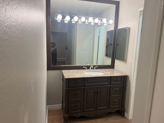 17900 Sherman 504, Reseda, CA 91335
