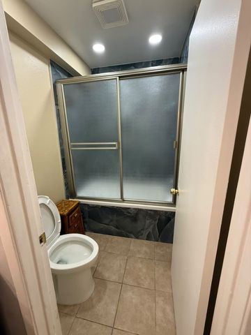 17900 Sherman 504, Reseda, CA 91335