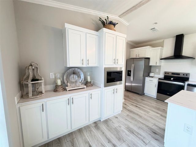 213 Meadow Pond Court, Runaway Bay, TX 76426