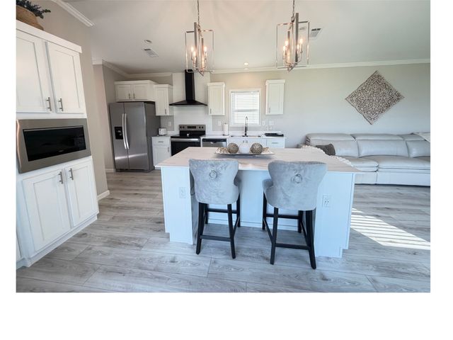 213 Meadow Pond Court, Runaway Bay, TX 76426
