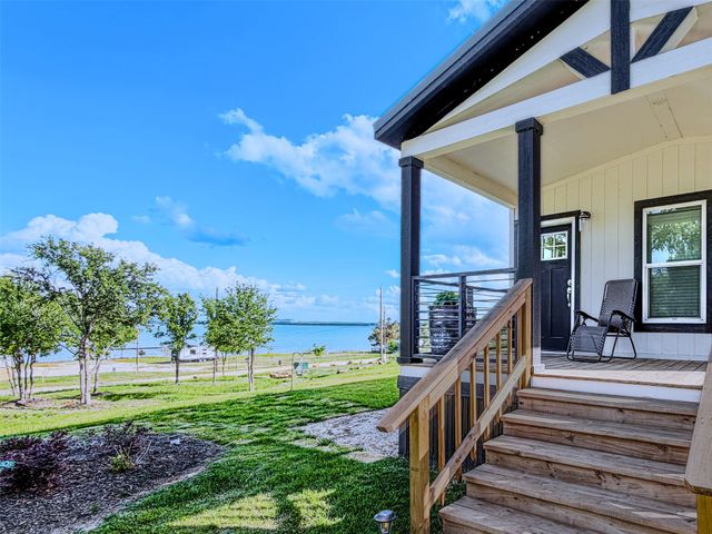 213 Meadow Pond Court, Runaway Bay, TX 76426