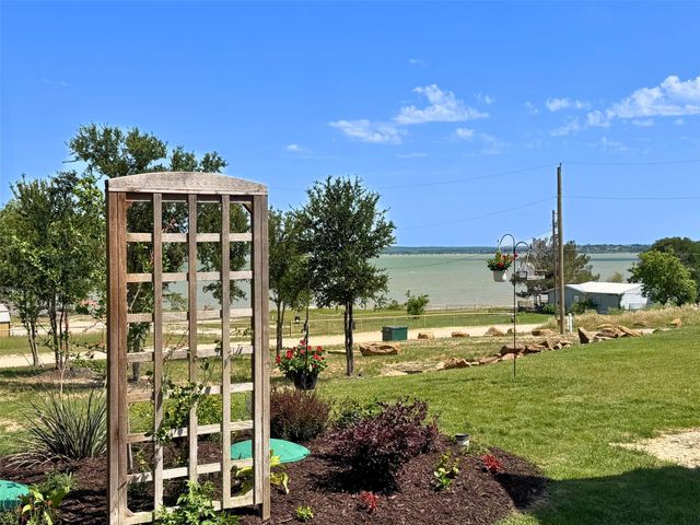 213 Meadow Pond Court, Runaway Bay, TX 76426