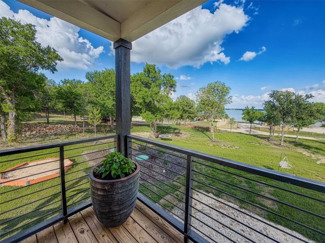 213 Meadow Pond Court, Runaway Bay, TX 76426