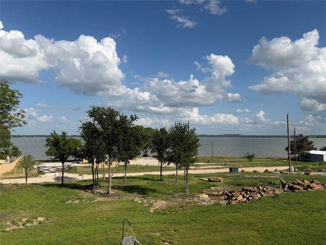 213 Meadow Pond Court, Runaway Bay, TX 76426