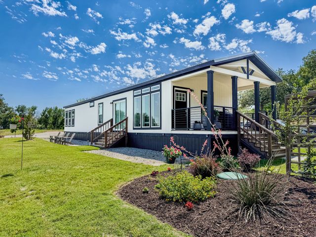 213 Meadow Pond Court, Runaway Bay, TX 76426