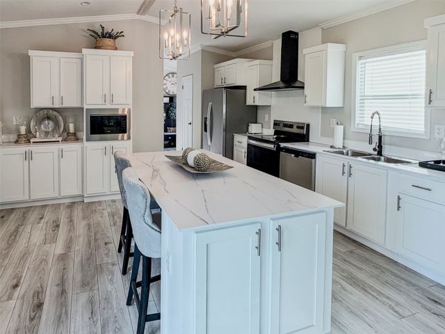213 Meadow Pond Court, Runaway Bay, TX 76426