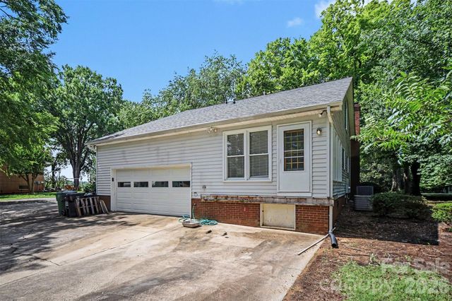 2710 Eva Drive NW, Concord, NC 28027