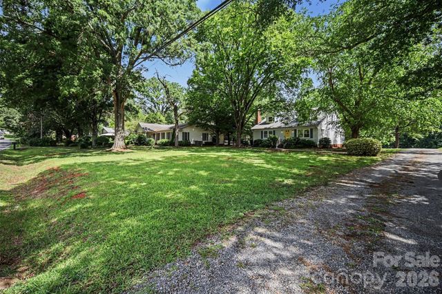 2710 Eva Drive NW, Concord, NC 28027
