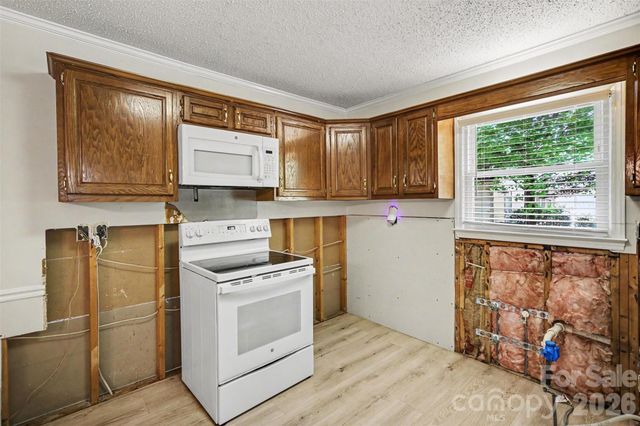 2710 Eva Drive NW, Concord, NC 28027