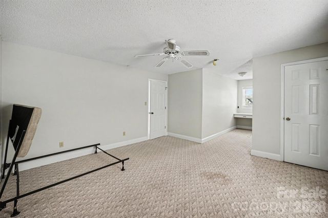 2710 Eva Drive NW, Concord, NC 28027
