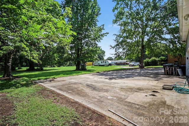 2710 Eva Drive NW, Concord, NC 28027