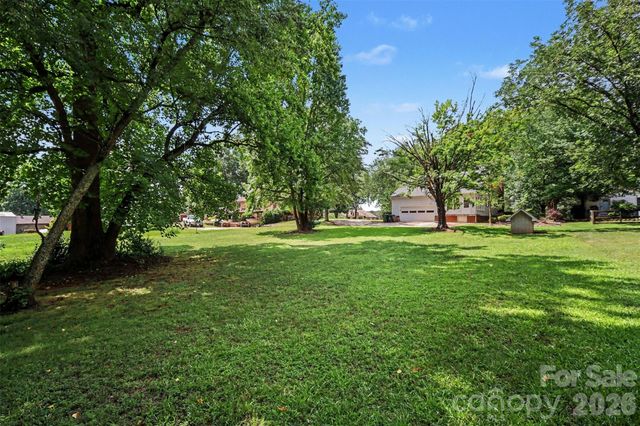 2710 Eva Drive NW, Concord, NC 28027