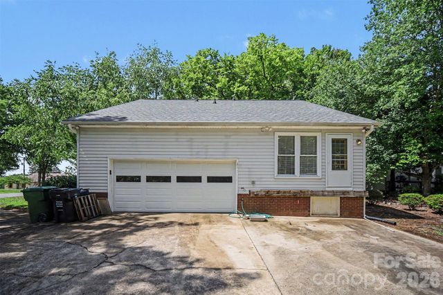 2710 Eva Drive NW, Concord, NC 28027