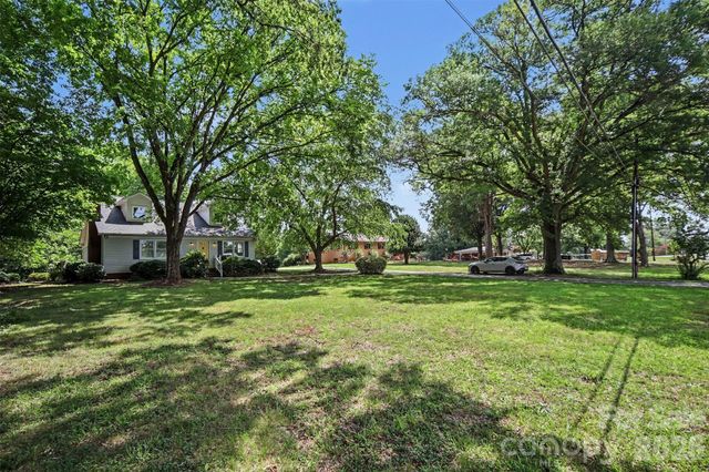 2710 Eva Drive NW, Concord, NC 28027