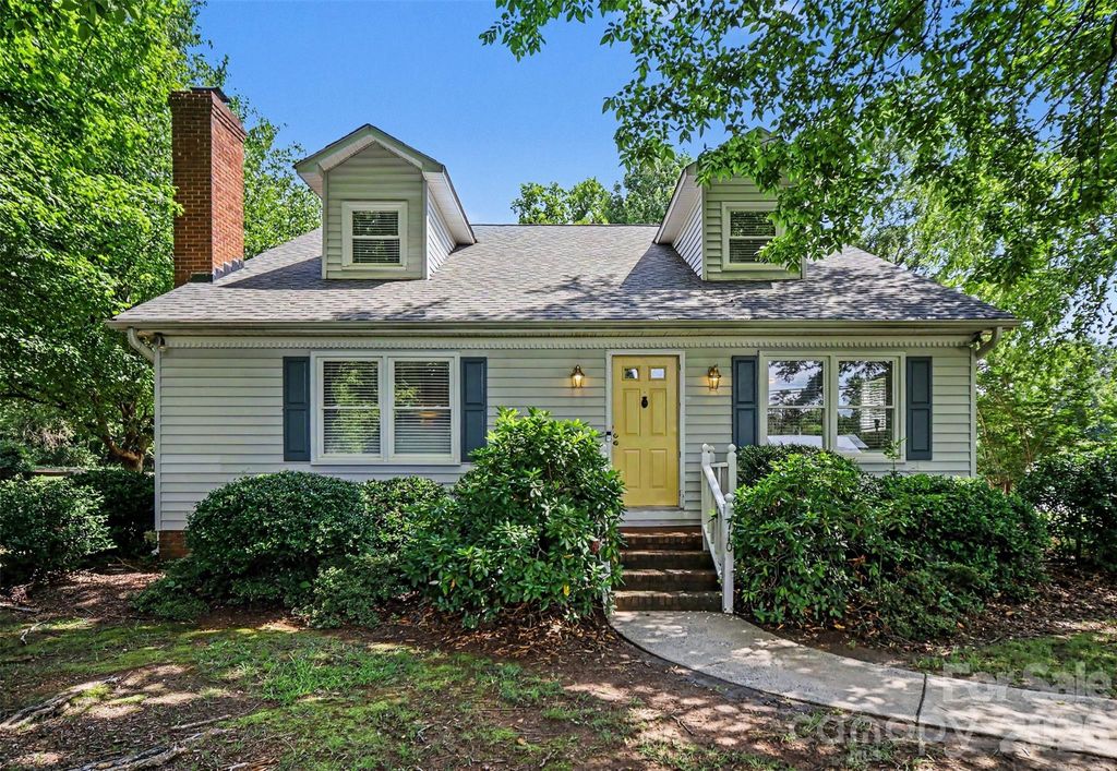 2710 Eva Drive NW, Concord, NC 28027