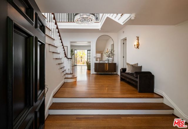 2003 La Brea Terrace, Los Angeles, CA 90046