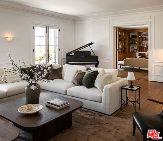 2003 La Brea Terrace, Los Angeles, CA 90046