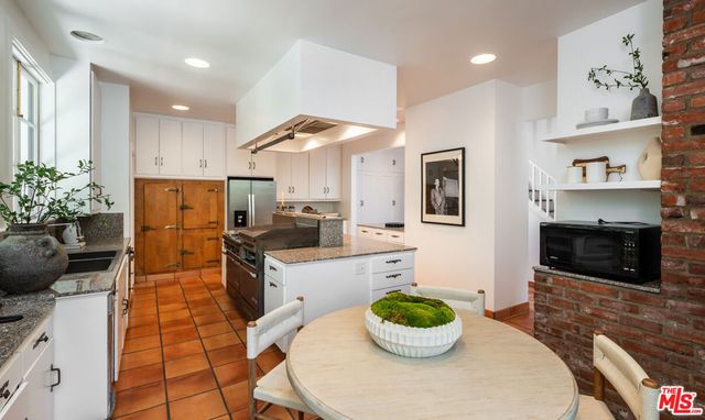 2003 La Brea Terrace, Los Angeles, CA 90046