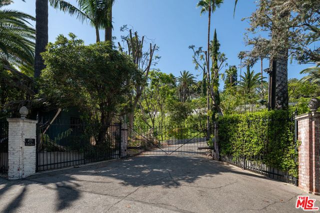 2003 La Brea Terrace, Los Angeles, CA 90046