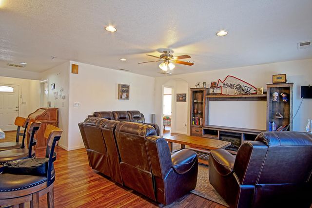 15 Tome Hill Road, Los Lunas, NM 87031