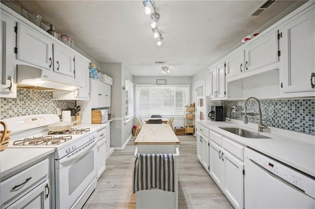 1820 Castleton CT, Virginia Beach, VA 23454