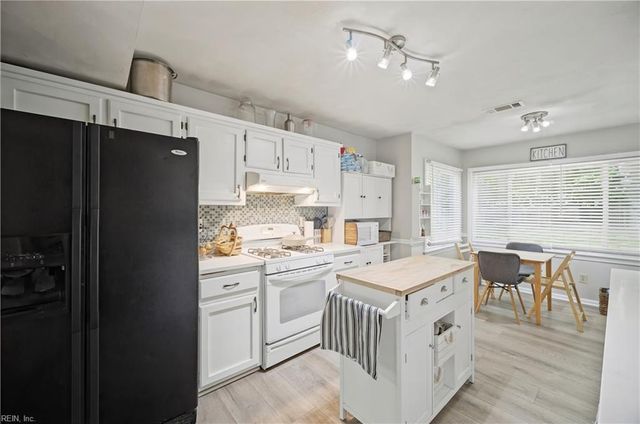 1820 Castleton CT, Virginia Beach, VA 23454