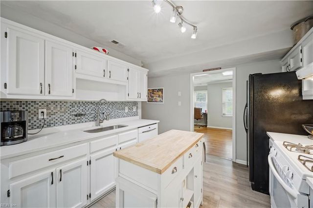 1820 Castleton CT, Virginia Beach, VA 23454