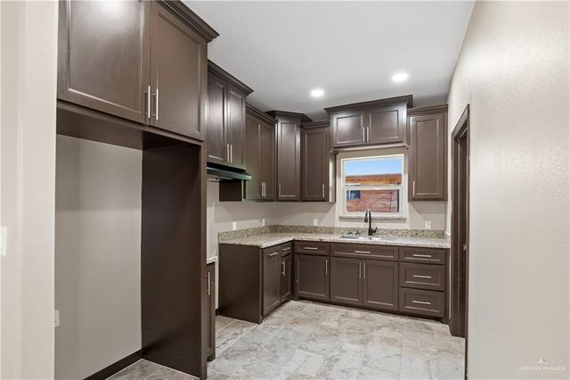 911 S 19th Avenue, Edinburg, TX 78539