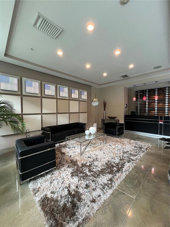 313 NE 2nd St 802, Fort Lauderdale, FL 33301