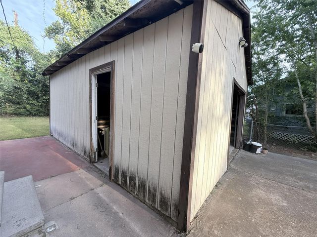 724 S Morgan Street, Angleton, TX 77515