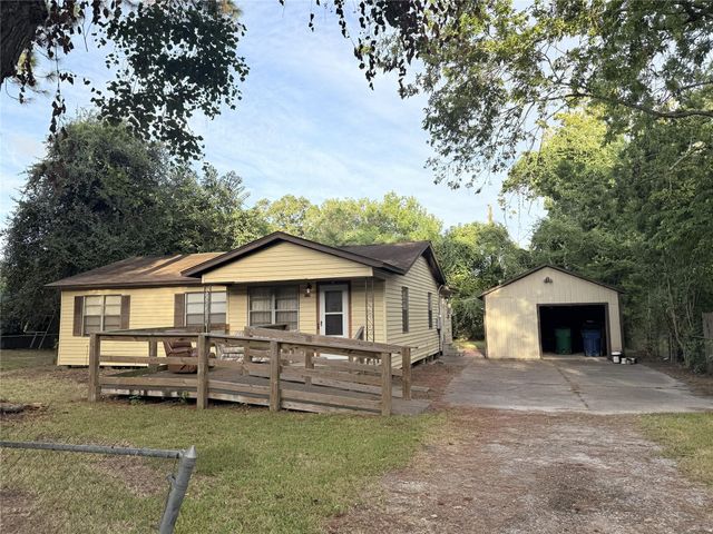724 S Morgan Street, Angleton, TX 77515