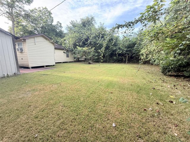 724 S Morgan Street, Angleton, TX 77515