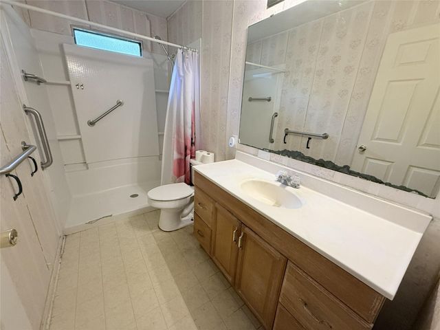 724 S Morgan Street, Angleton, TX 77515