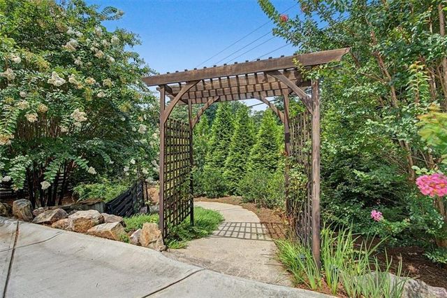 5428 Thornapple Lane NW, Acworth, GA 30101