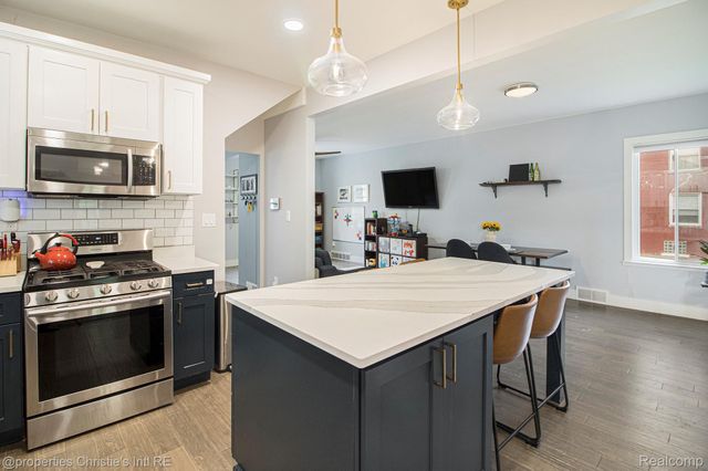 2144 Fischer Street, Detroit, MI 48214