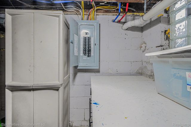 2144 Fischer Street, Detroit, MI 48214