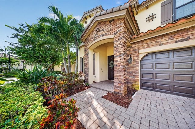 9062 Gulf Cove Dr, Lake Worth, FL 33467