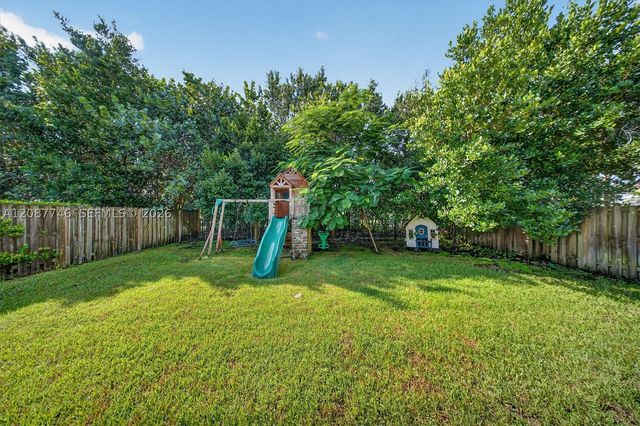 9062 Gulf Cove Dr, Lake Worth, FL 33467