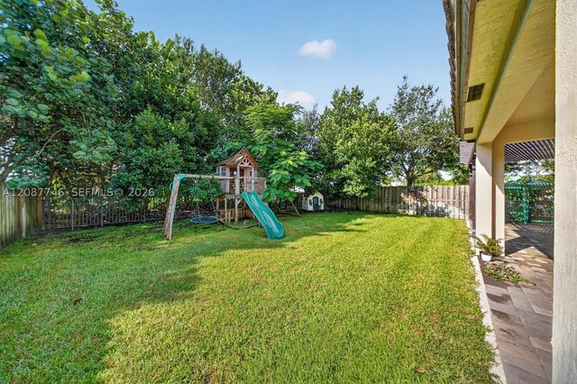 9062 Gulf Cove Dr, Lake Worth, FL 33467