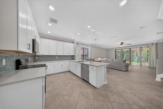 9062 Gulf Cove Dr, Lake Worth, FL 33467