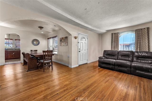 1617 W 80th Street, Los Angeles, CA 90047