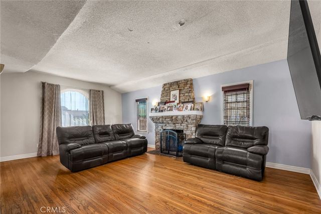 1617 W 80th Street, Los Angeles, CA 90047