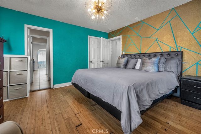 1617 W 80th Street, Los Angeles, CA 90047