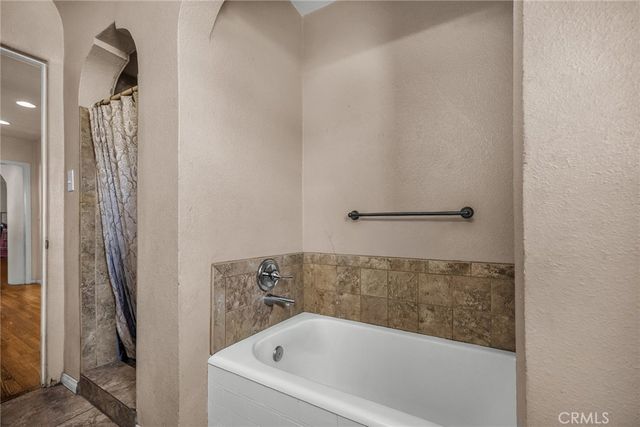 1617 W 80th Street, Los Angeles, CA 90047