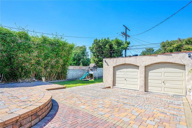 1617 W 80th Street, Los Angeles, CA 90047
