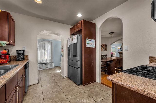 1617 W 80th Street, Los Angeles, CA 90047