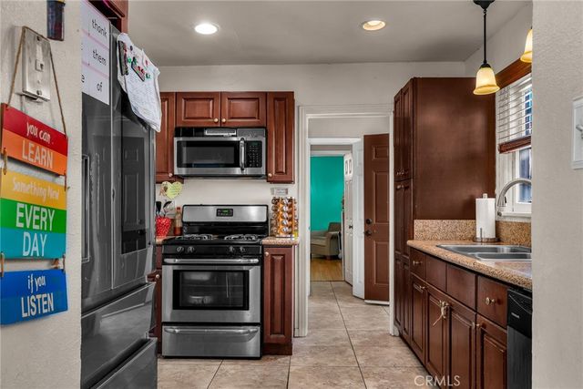1617 W 80th Street, Los Angeles, CA 90047