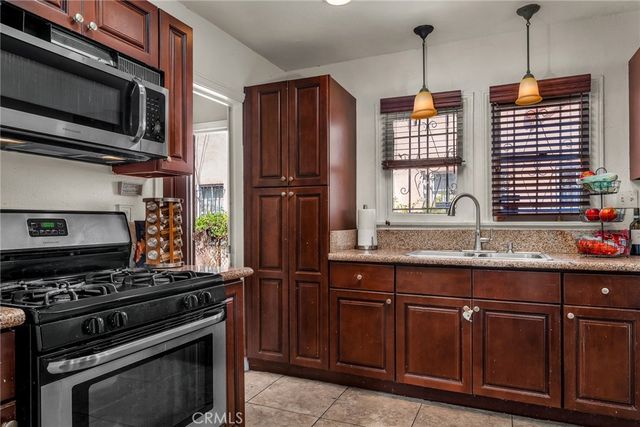1617 W 80th Street, Los Angeles, CA 90047