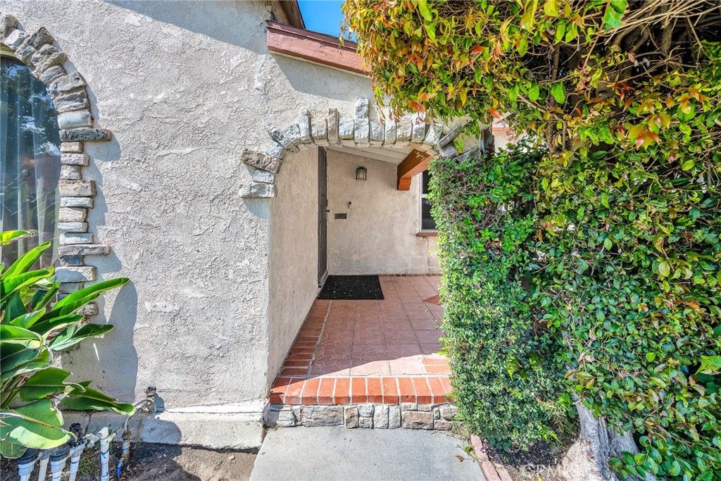 1617 W 80th Street, Los Angeles, CA 90047